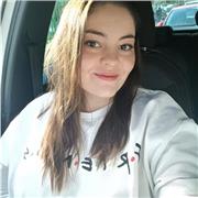 Maestra en educación infantil y primaria apta para todos los cursos y edades.